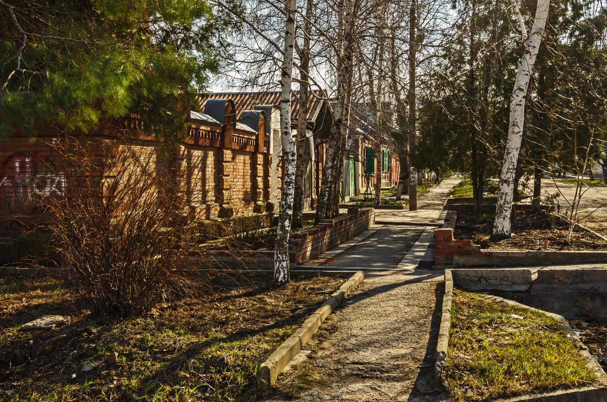 В переулке - Константин Бобинский