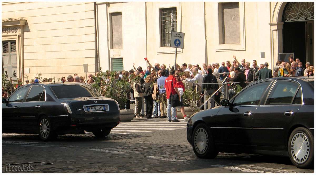 Народ приветствует Берлускони . - Игорь Абламейко