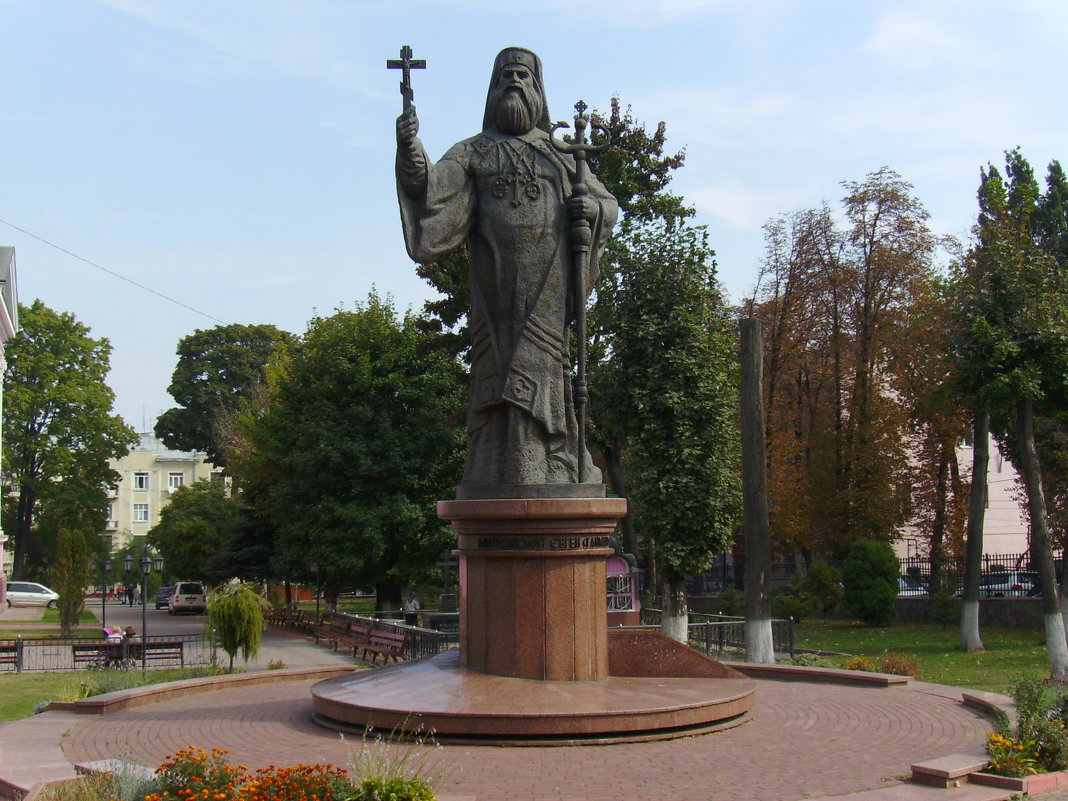 Памятник  митрополиту  Евгению  Гакману  в  Черновцах - Андрей  Васильевич Коляскин