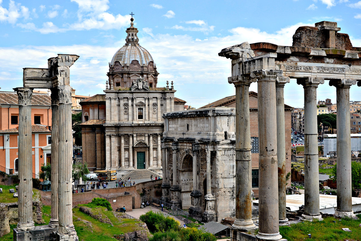 Рим – старый и величественный город. - Михаил Столяров