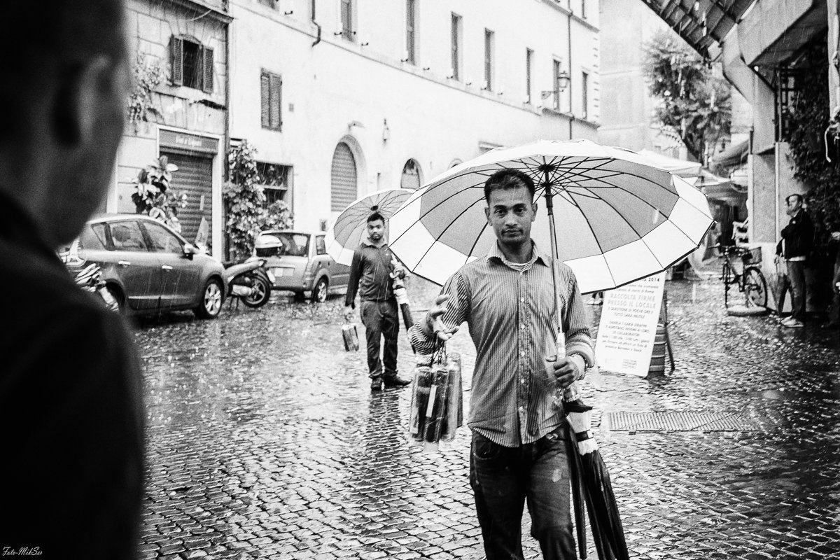 В Риме дождь. Кому зонтик? - Сергей Михайлов