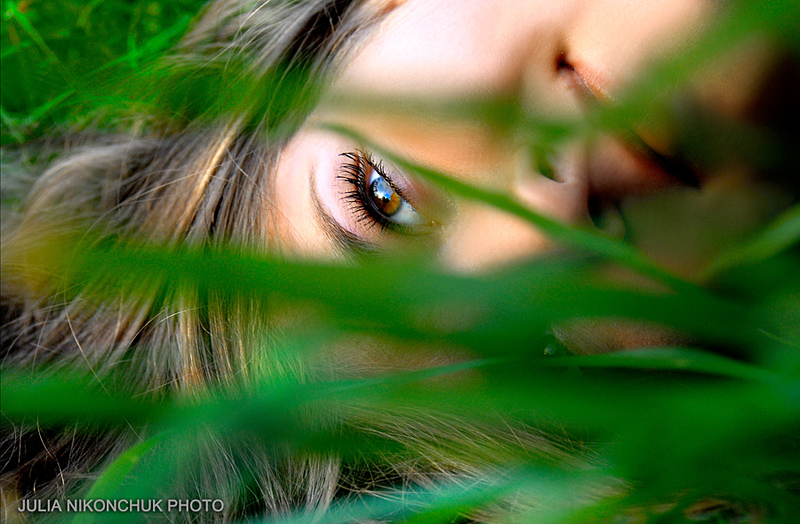 Kate in Green 2 - JULIA NIKONCHUK