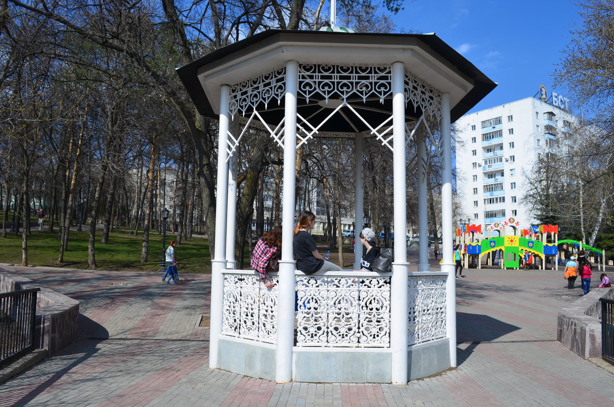 Апрель. Городской парк - Наталья Тагирова