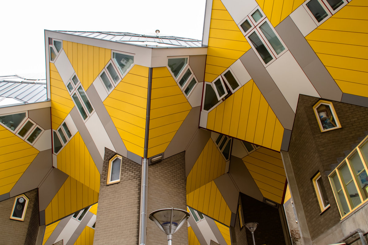 Кубические дома крупным планом - Witalij Loewin