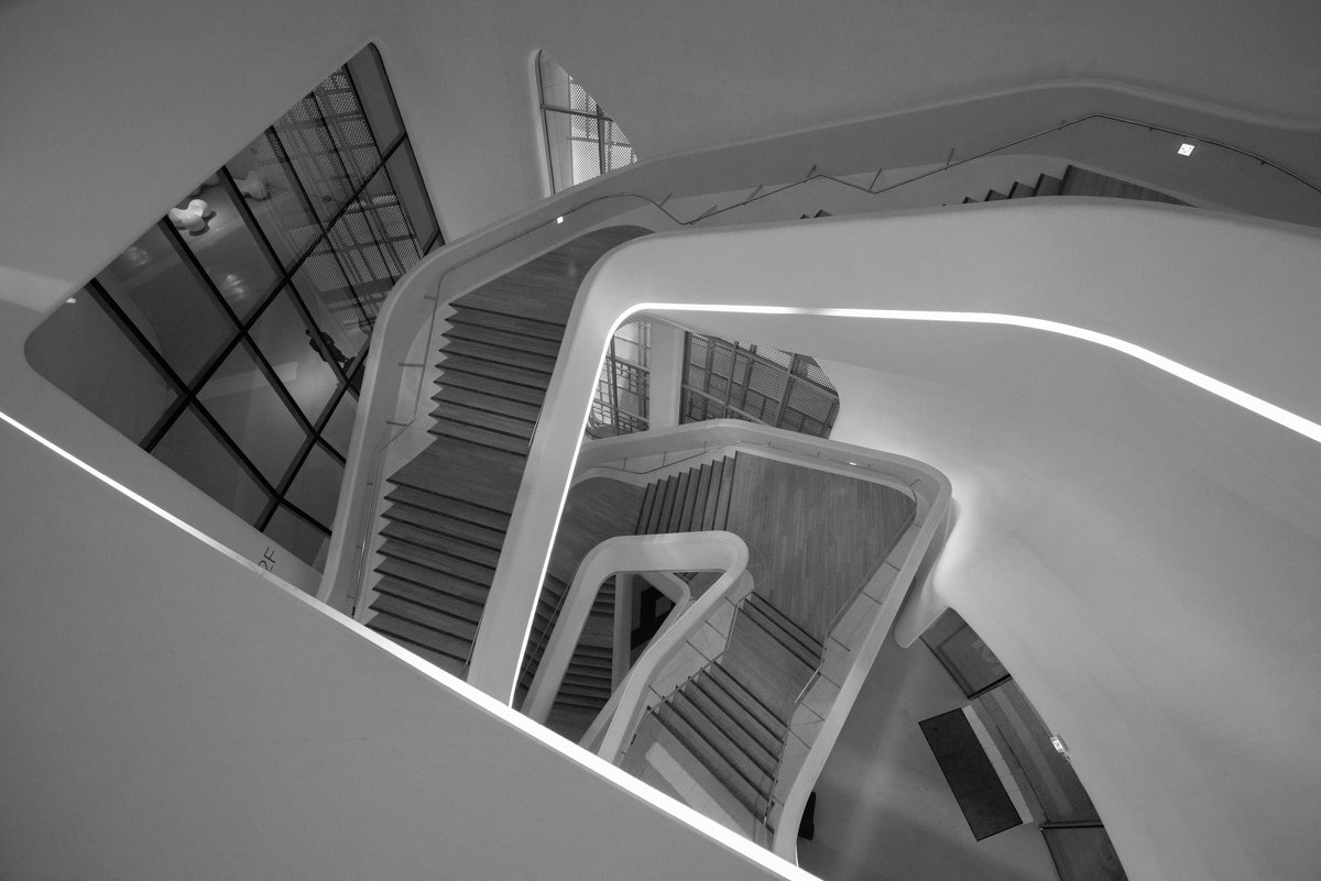 Здание музея по проекту архитектора Зари Хадид в Сеуле (по принципу спирали Фибоначчи 7-2) - Sofia Rakitskaia