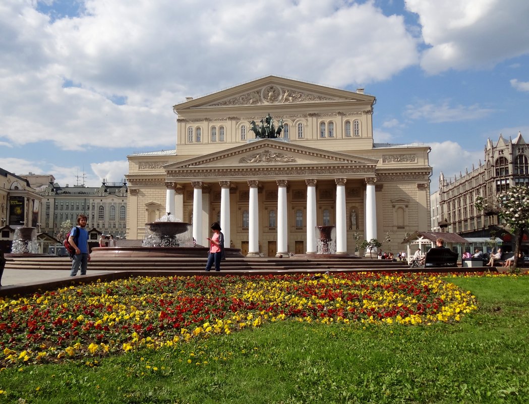 московская весна у Большого театра - Валентина. .