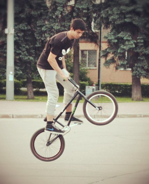 Пацан на BMX