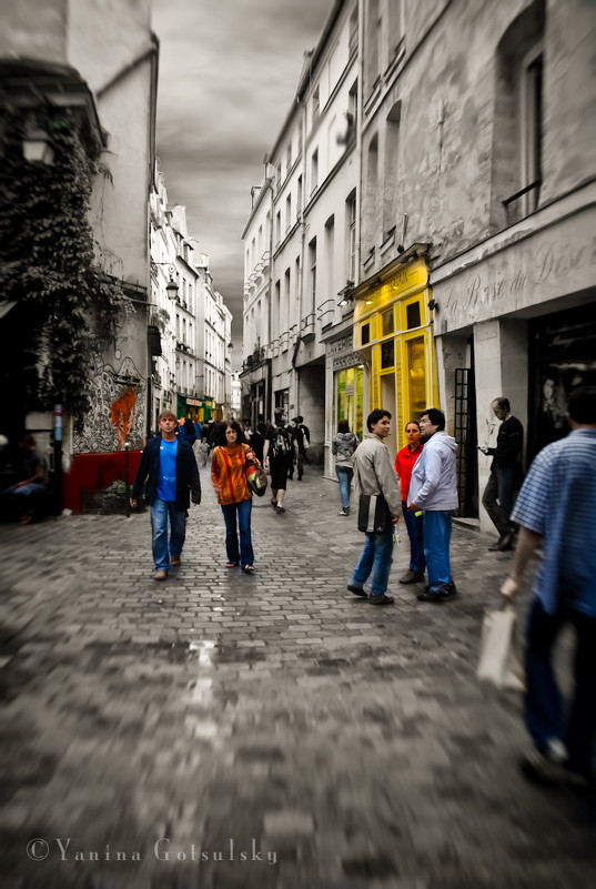 Strolling through the Marais. Paris - Yanina Gotsulsky