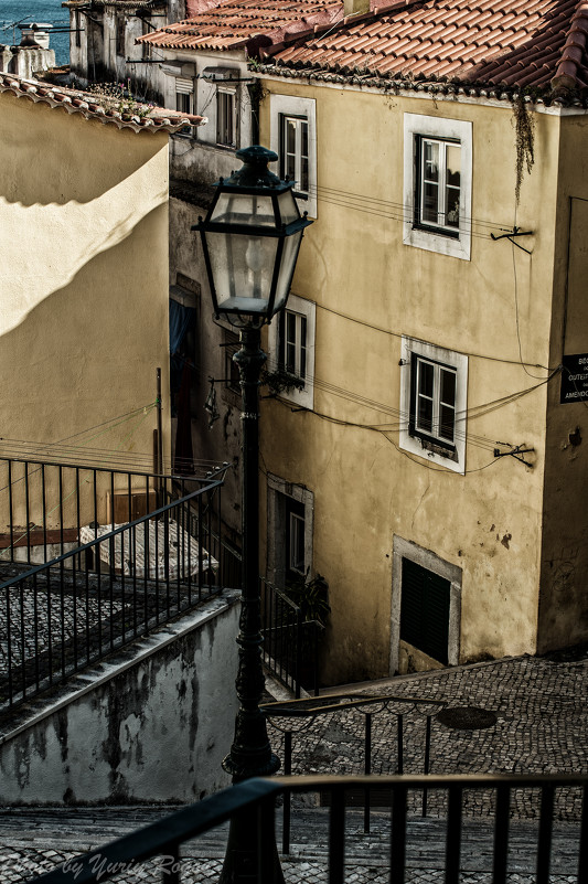 На улочках старого Лиссабона - Yuriy Rogov