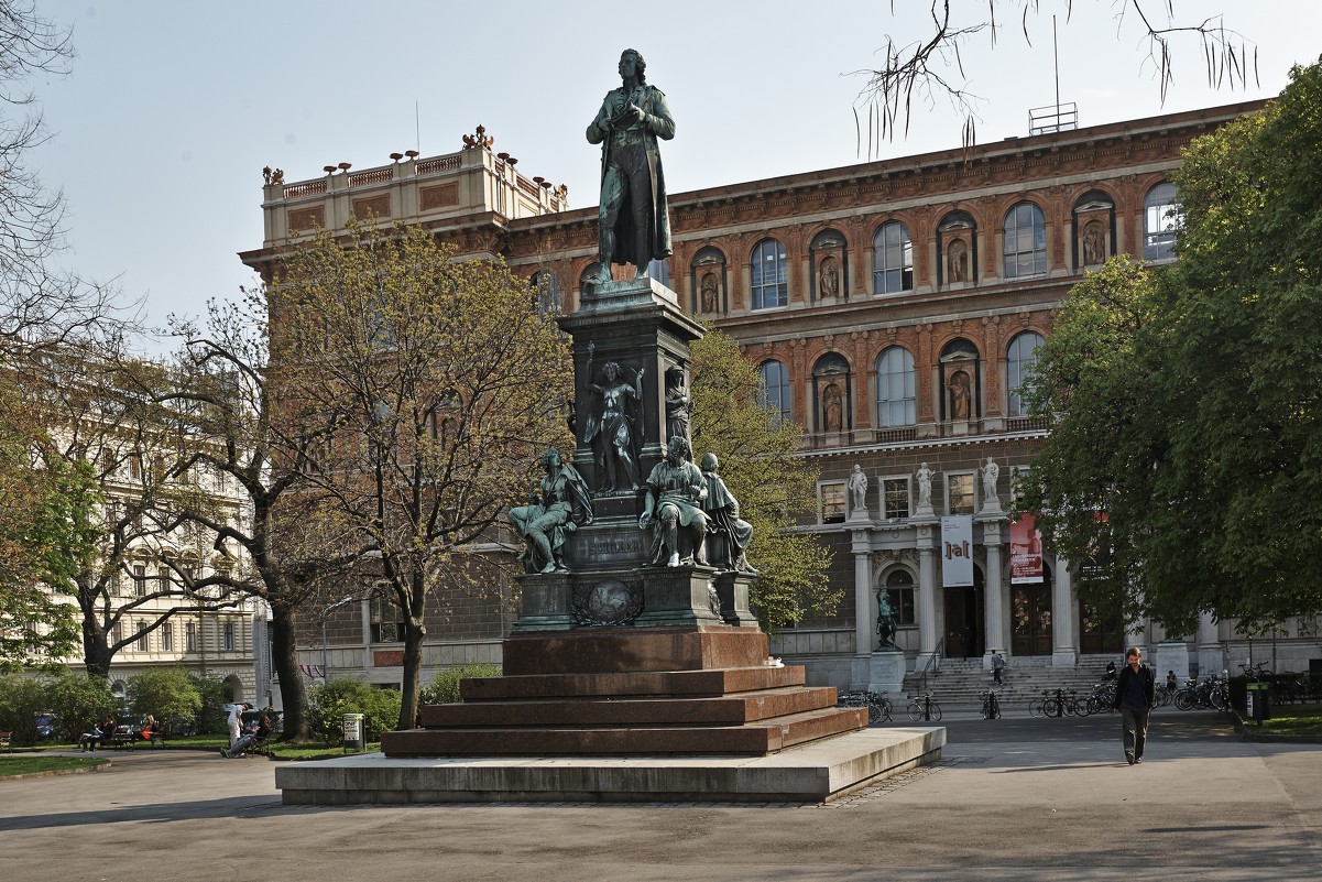 Памятник Шиллеру перед Академией изобразительных искусств - Виктор Тараканов
