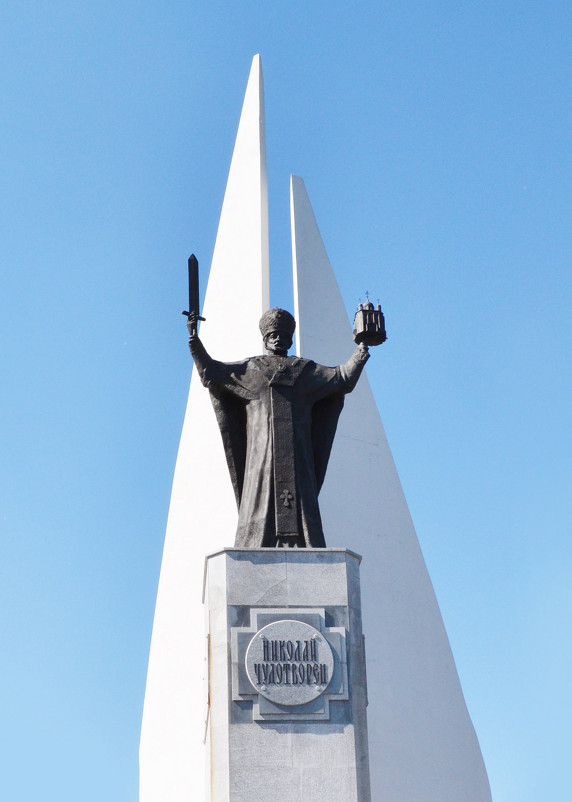 Памятник Николаю Чудотворцу в Калининграде. - Вероника Фадеева