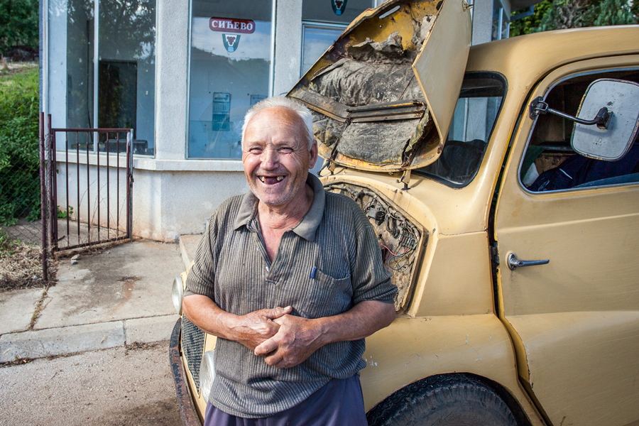 Сербский крестьянин с авто - Evgeny Kornienko