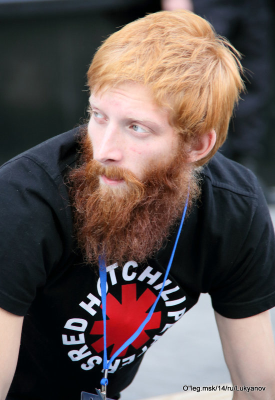 молодОЙ мужчина с рыжей бородОЙ - Олег Лукьянов