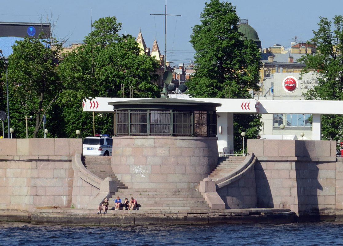 Спуск к Неве - Вера Щукина