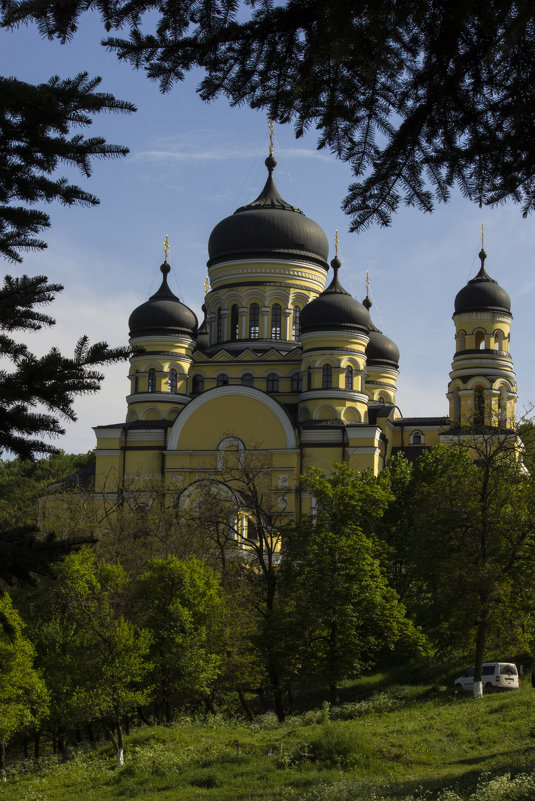 В монастыре Хынку, Молдова - Юля Колосова