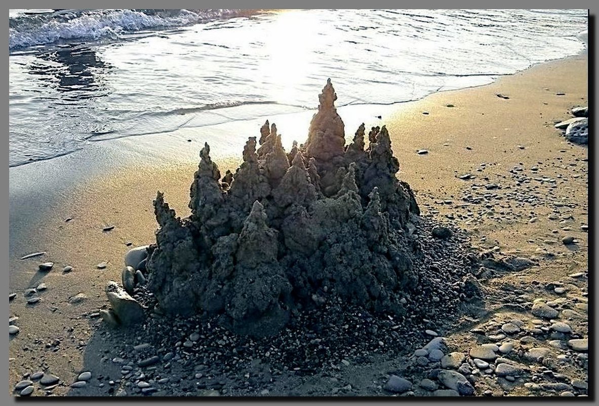замок  из  песка. - Ivana 