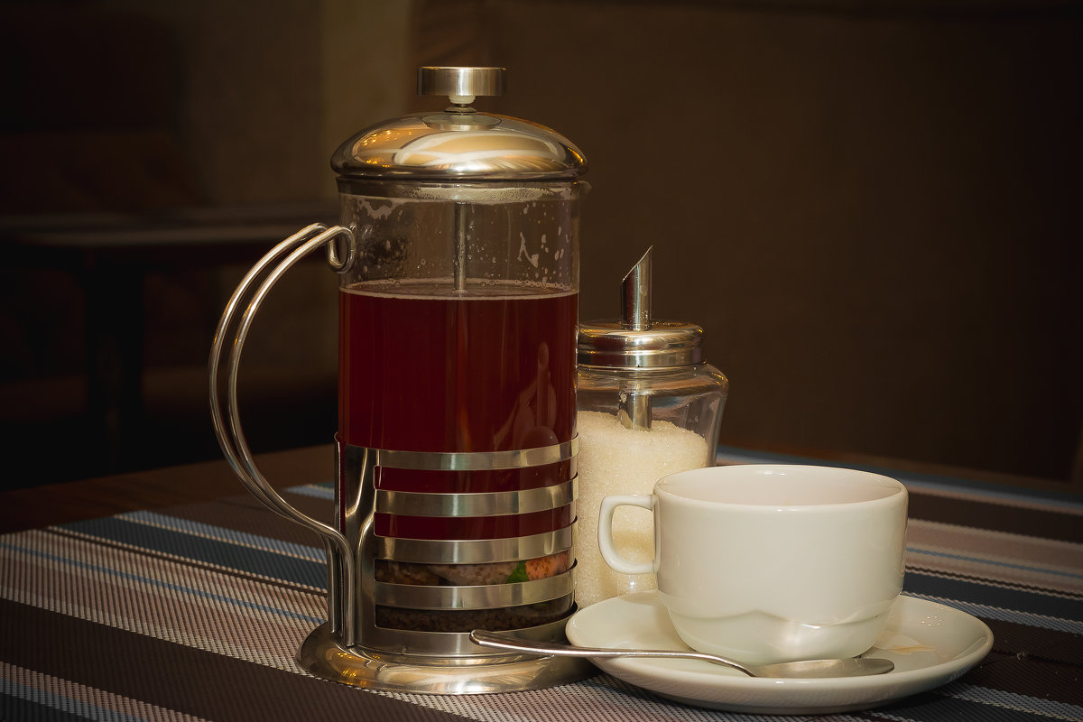 Клубничный чай и фарфоровая чашка - Юлия Другова