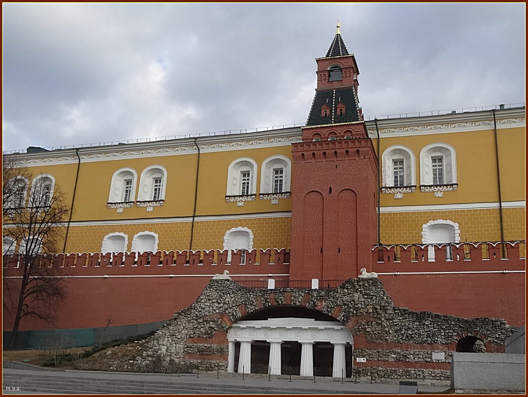 Средняя арсенальная башня Кремля - Вера 