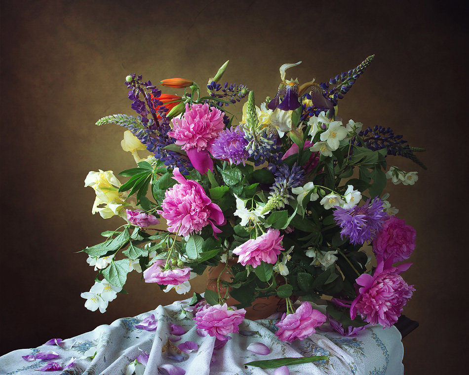 Натюрморт с садовыми цветами - Ирина Приходько