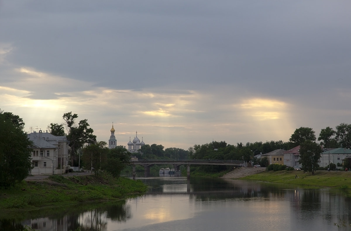 Хмурый вечер в начале лета - Наталья Кузнецова