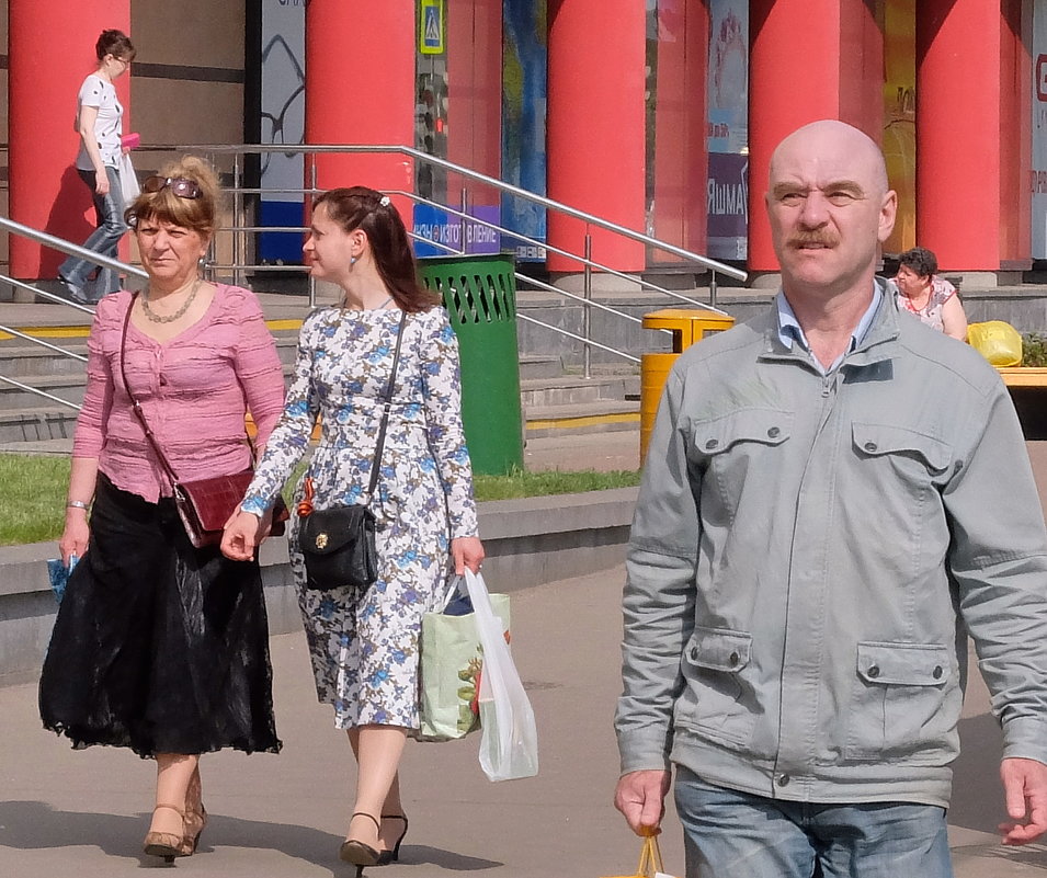 Городские зарисовки. Современники и современницы. - Геннадий Александрович