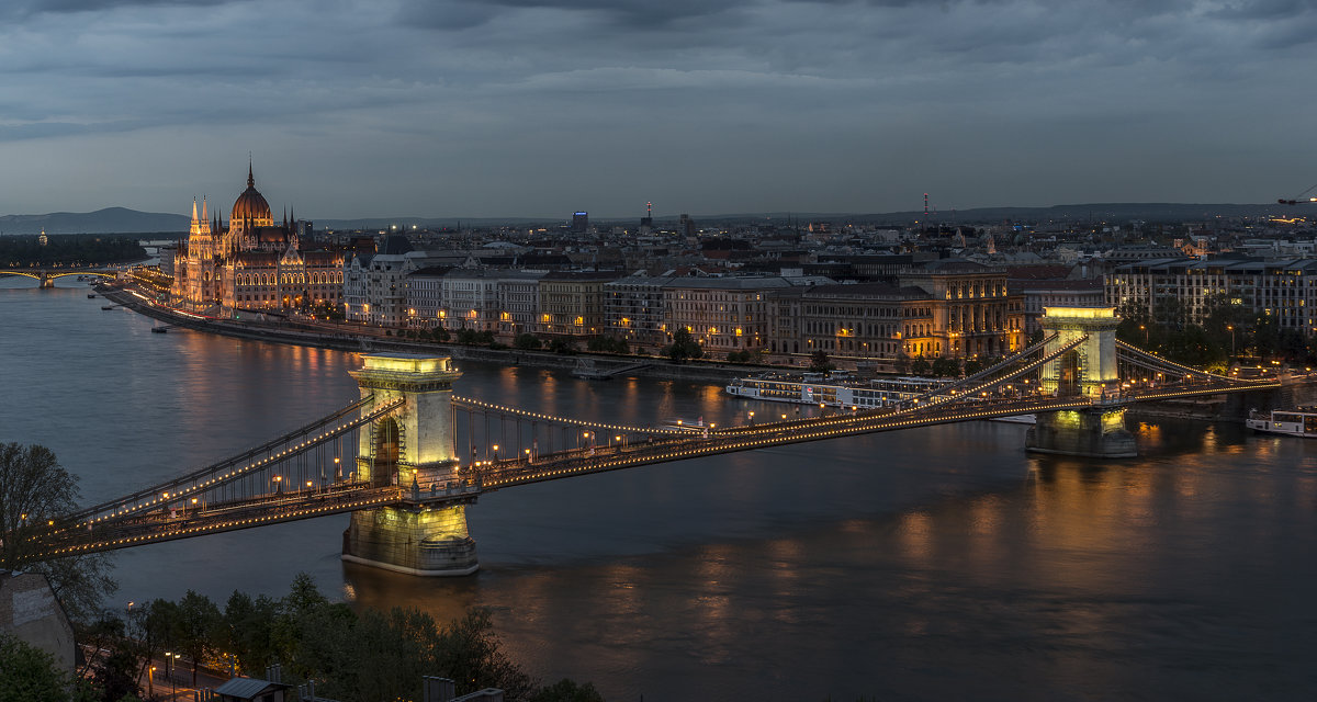 Цепной мост и здание парламента в Будапеште - Борис Гольдберг