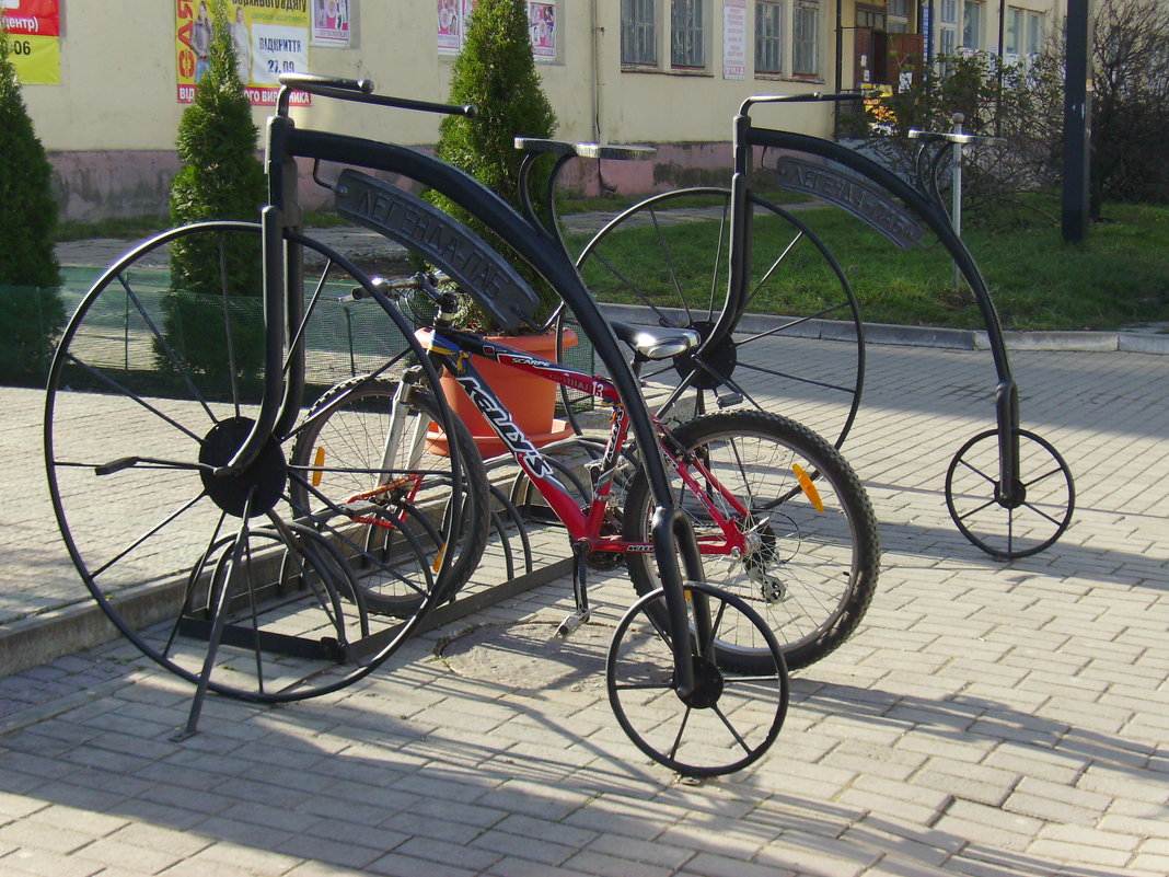 Стоянка  для  велосипедов  в  Ивано - Франковске - Андрей  Васильевич Коляскин