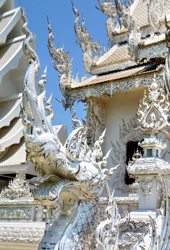 Декор храма Ронг Кхун - Евгений Печенин