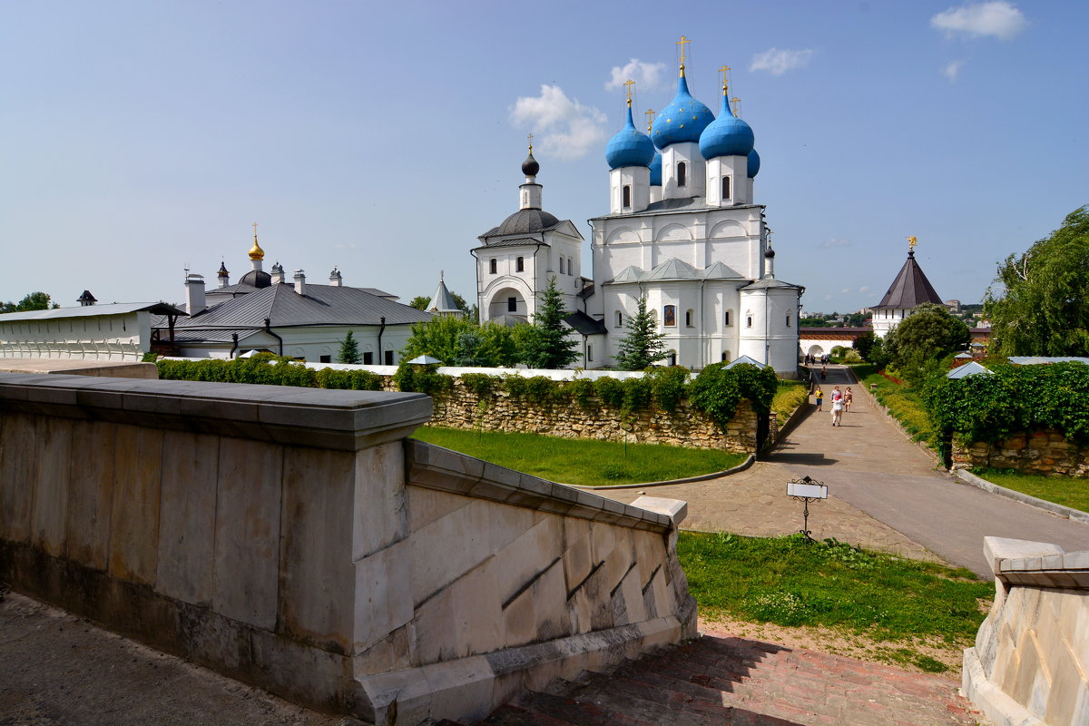 Двор Высоцкого монастыря - Леонид Иванчук