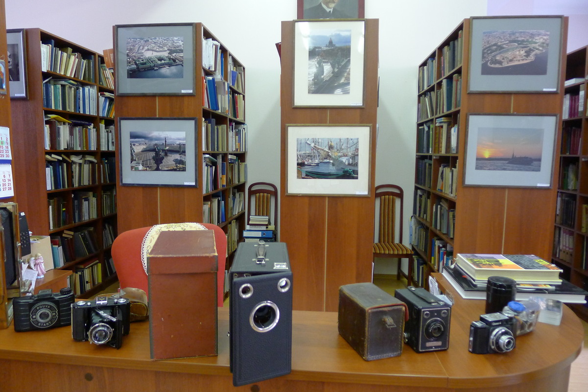 Часть коллекции старинных фотокамер. - Харис Шахмаметьев