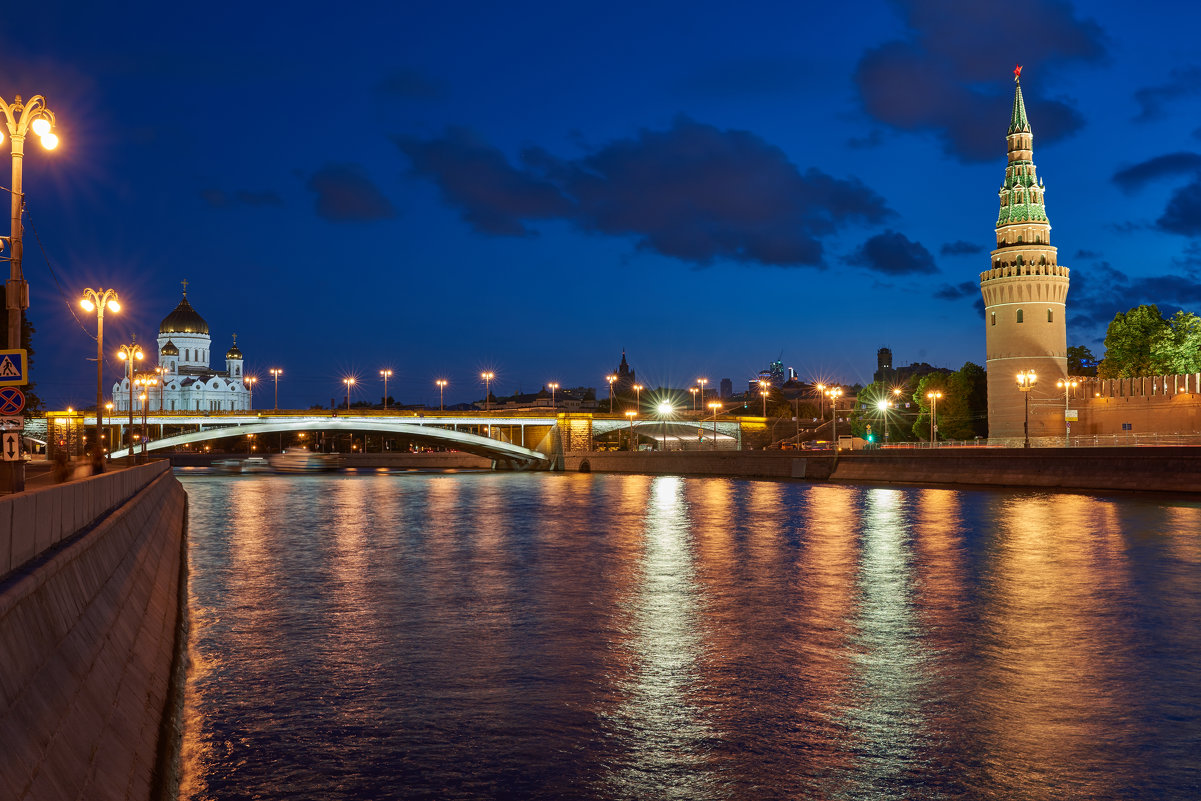 Москва. Вечерняя панорама Москвы реки в сторону Большого каменного моста - Минихан Сафин