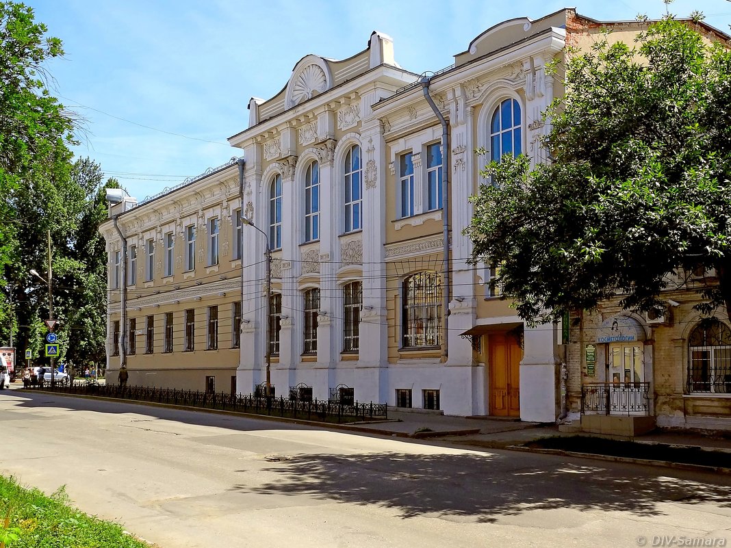 Здание Окружного суда в Самаре (1903 г.) на Алексеевской площади. Вид с ул. Заводской - Денис Кораблёв