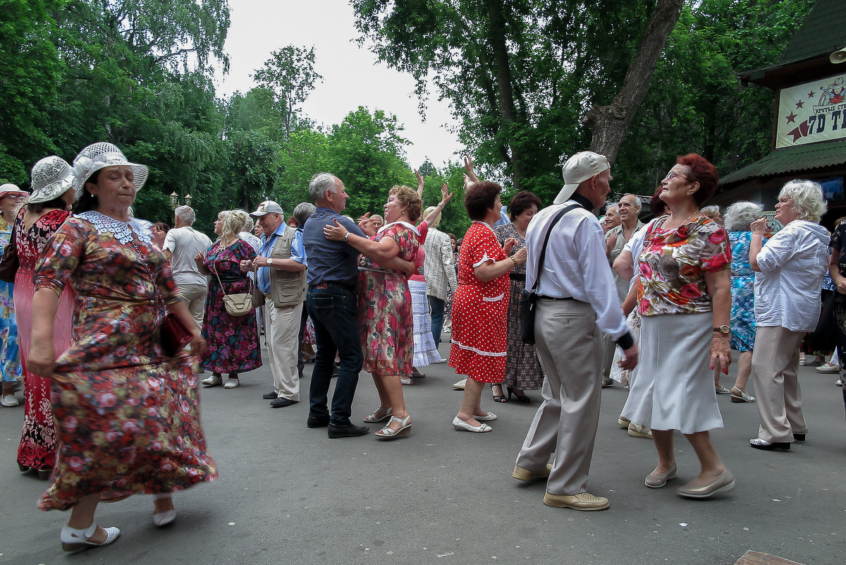 В городском саду... - Elen Dol