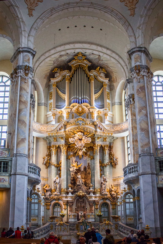 Интерьер церкви Богородицы (Frauenkirche) в Дрездене - Вадим *