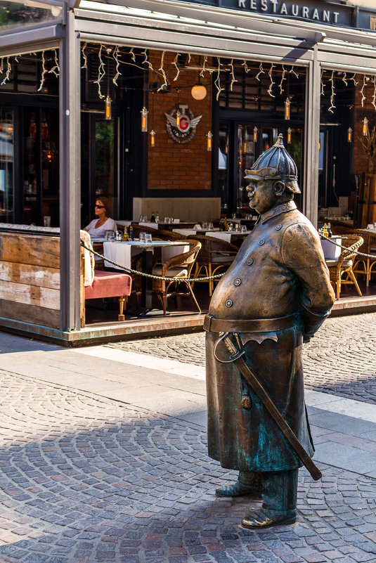Скульптура на пешеходной улице Зрини в Будапеште - Вадим *