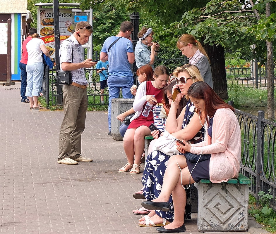 Городские зарисовки. Современники и современницы. - Геннадий Александрович