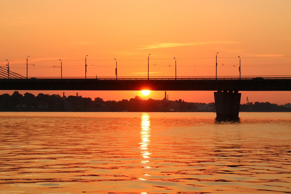 закат на реке Даугава в столице Латвии Риге - vasya-starik Старик