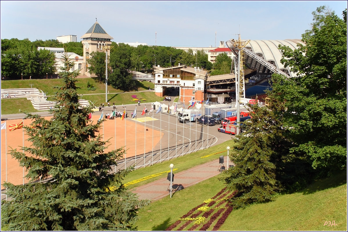 *** - Роланд Дубровский