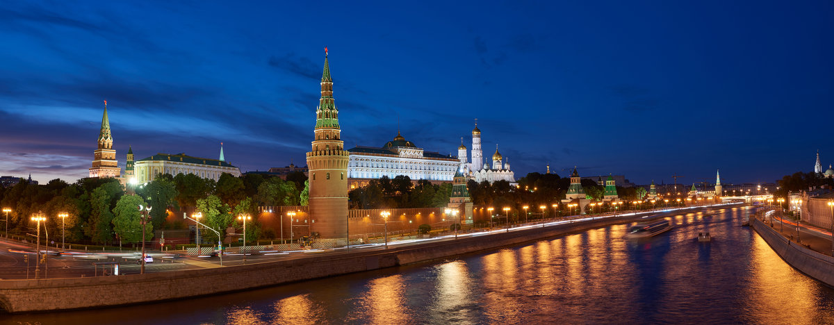 Вечерняя панорама Кремля с Большого каменного моста - Минихан Сафин