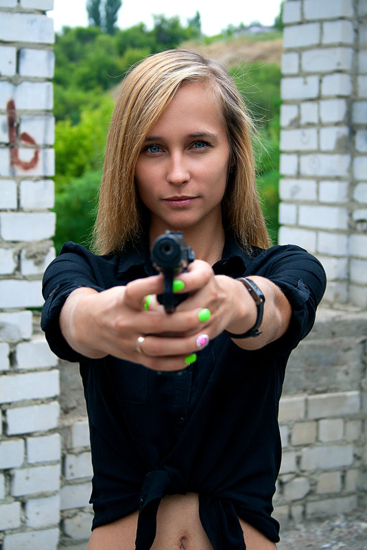 Вооружена и очень опасна - Екатерина Кузнецова