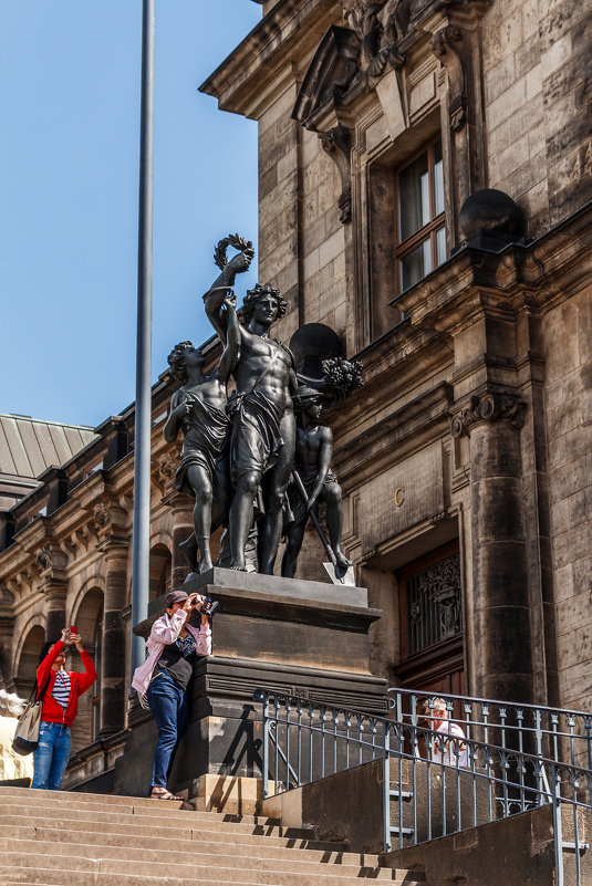 Скульптура на парадной лестнице террасы Брюля в Дрездене - Вадим *