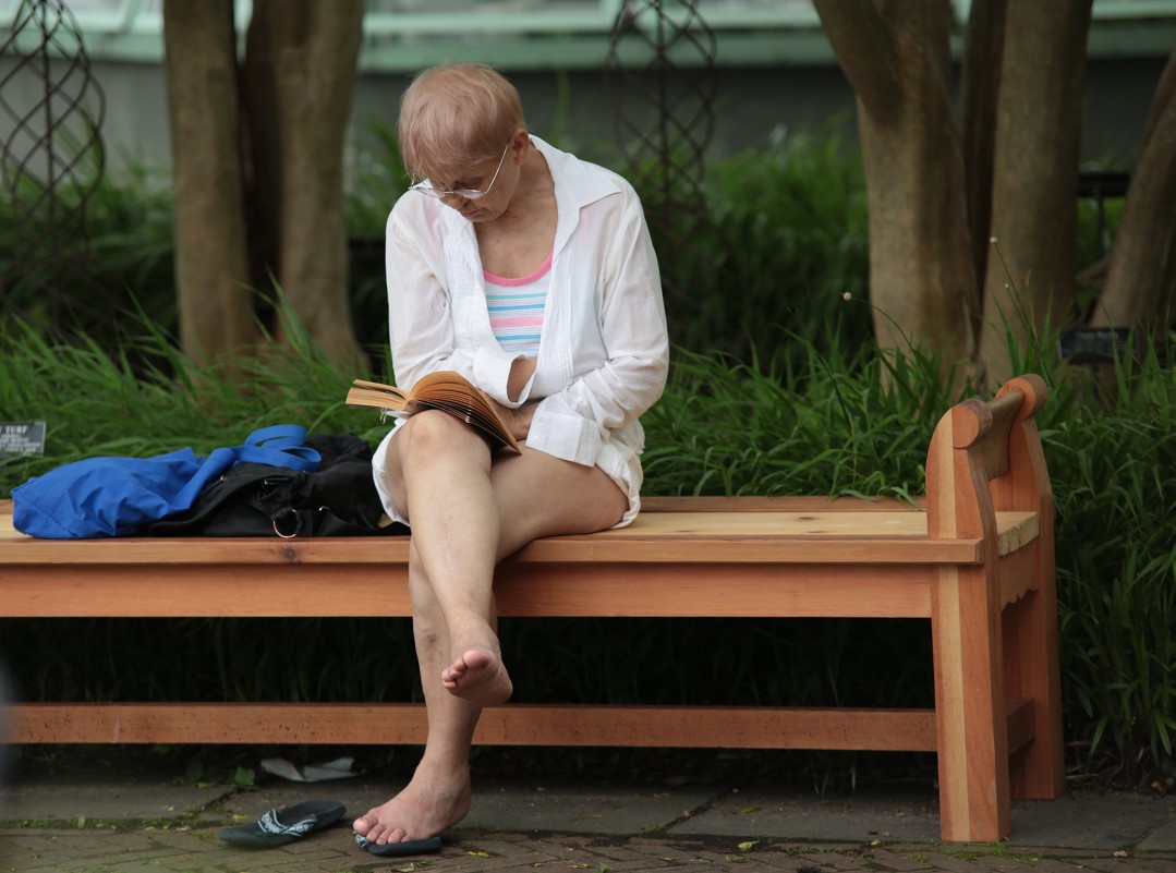 Женщина читает - Galina Kazakova
