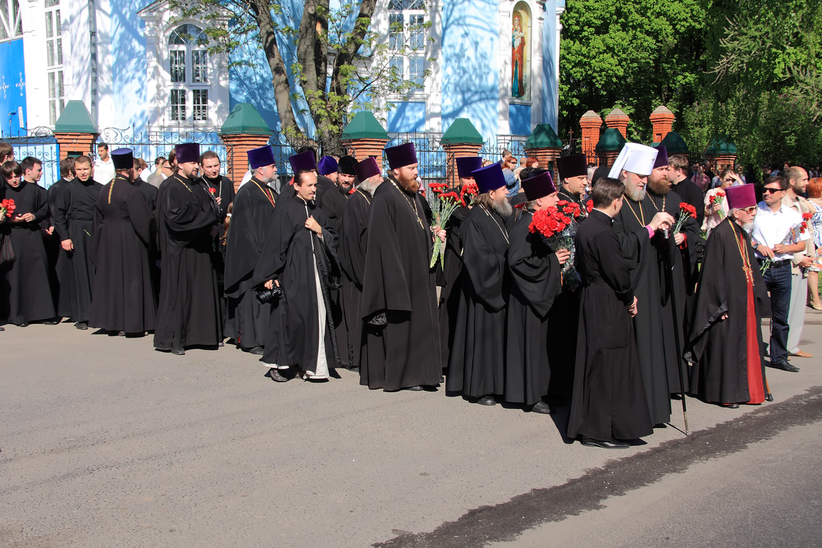 *** - Анатолий Иванов