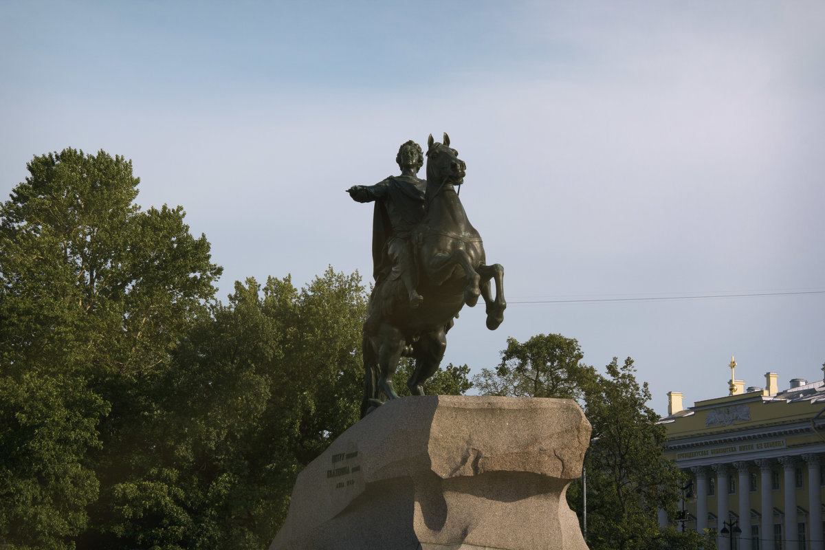 Памятник у Невы - Aнна Зарубина