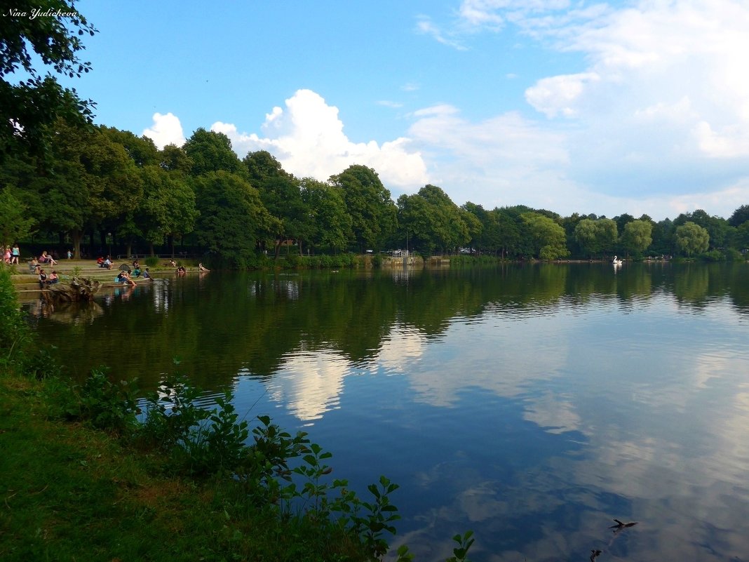 Hamburg. Aussenmühlenteich - Nina Yudicheva