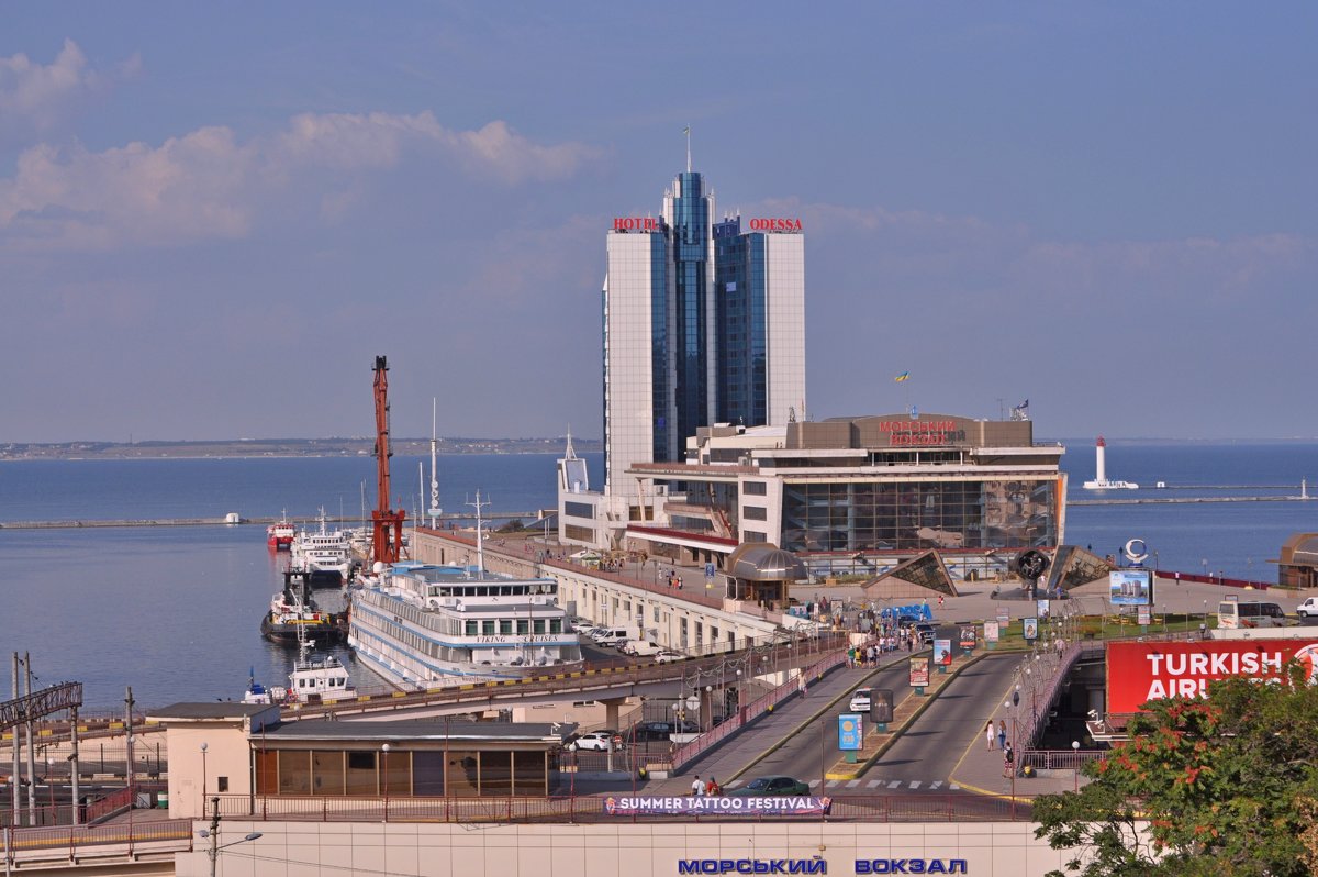Вид на Морской вокзал и отель «Одесса». - Юлiя :))