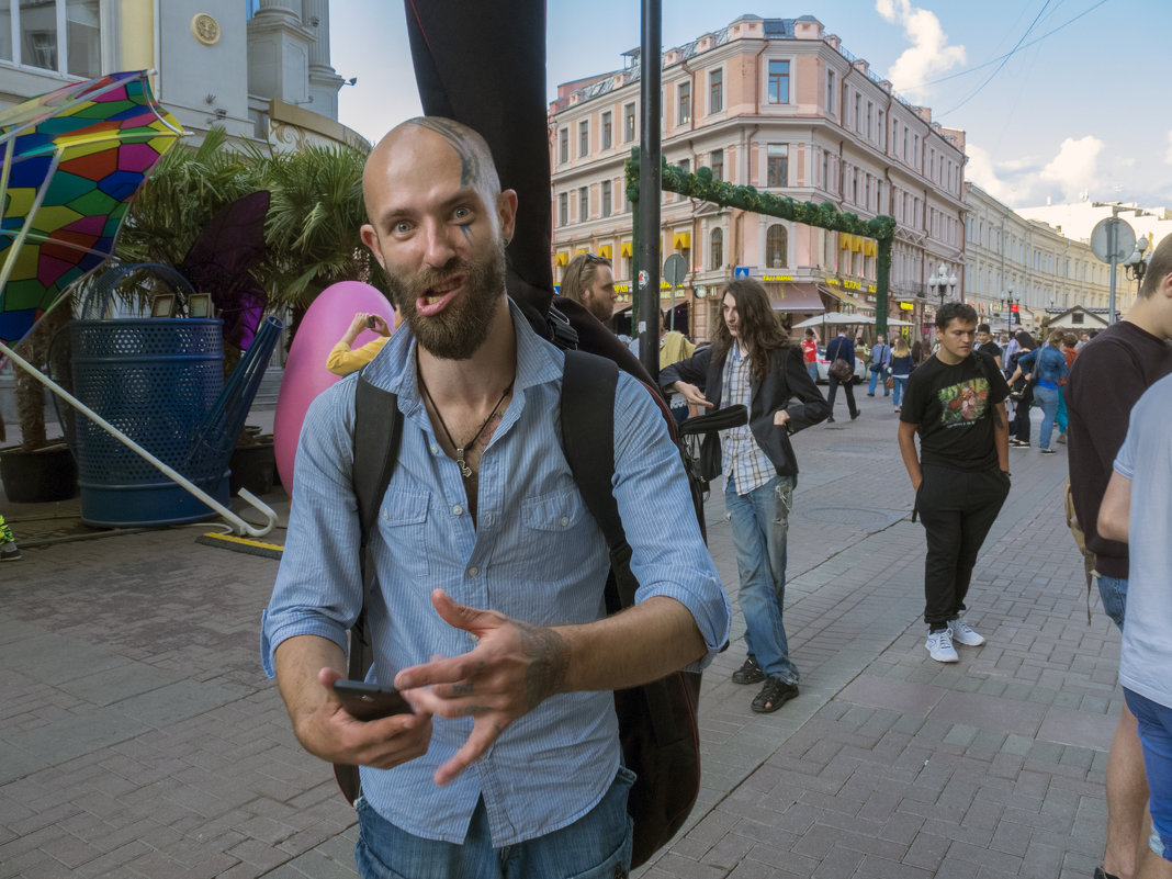 Москва. Виолончелист - Владимир Шибинский