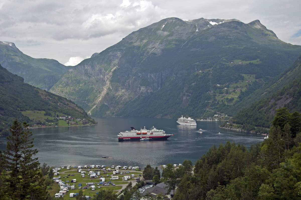 Geirangerfjord with ships - Roman Ilnytskyi