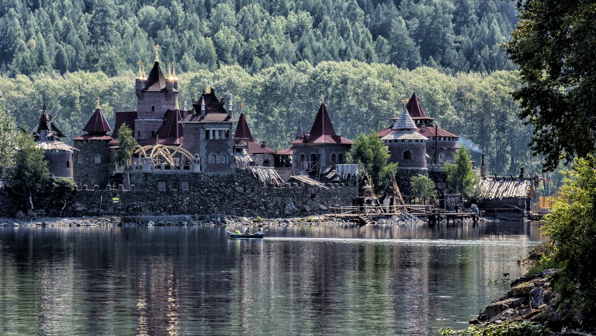 Castle - Dmitry Ozersky