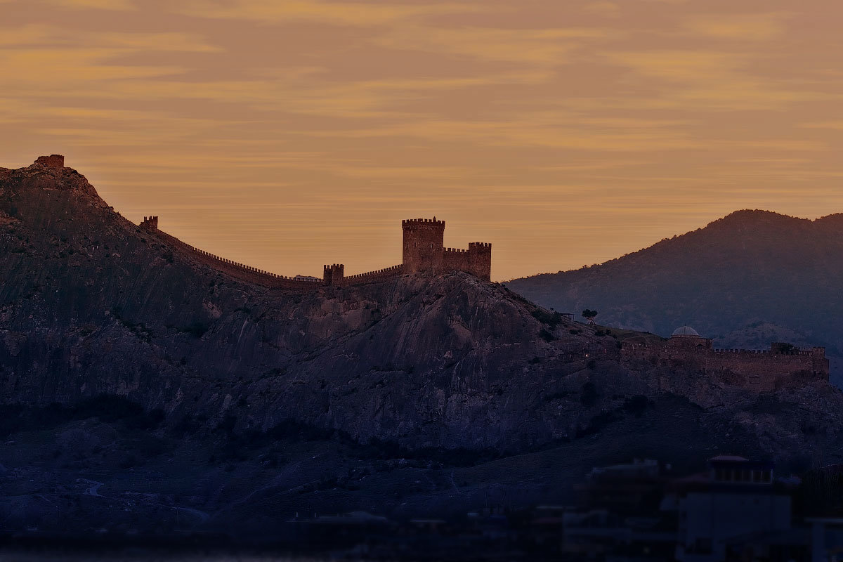 Генуэзская крепость - Александр Смольников